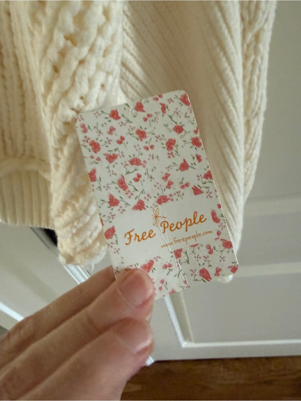 Free People Cream Cropped V-Neck Knit Sweater Small - Picture 3 of 7